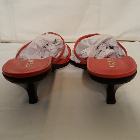 New!  Prada Pink leather w/ buckle strappy sandals - Picture 5 of 10